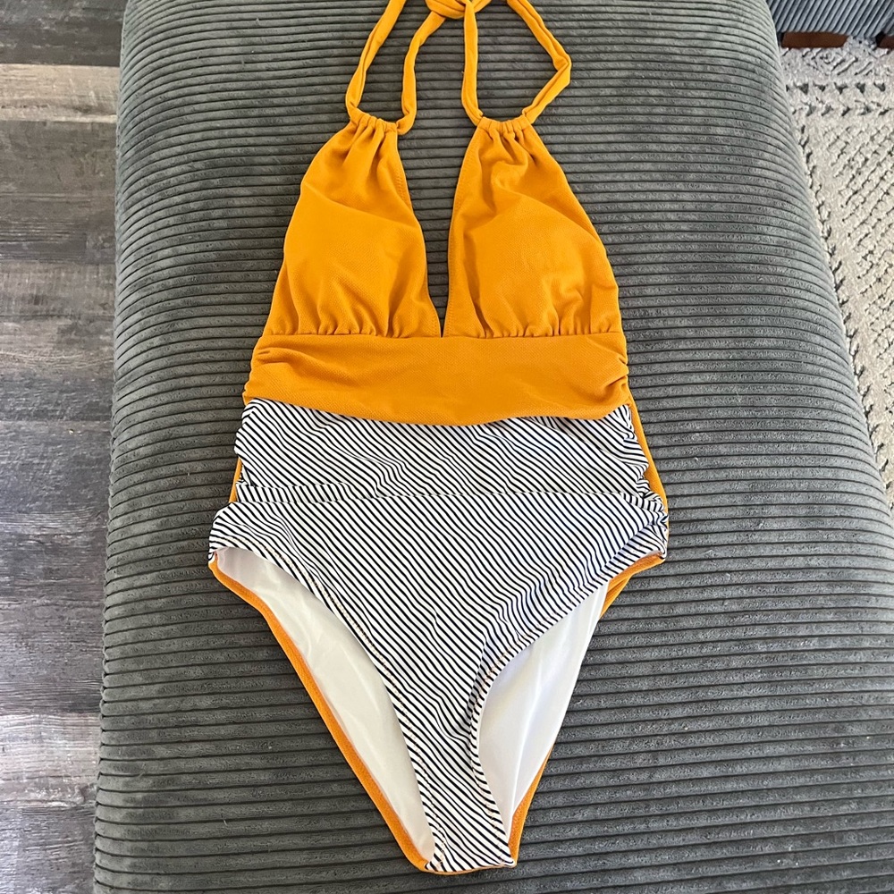 CupShe bathing suit - one piece L
